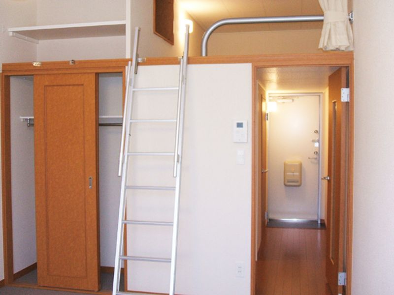レオパレスレイフェアリー 居間