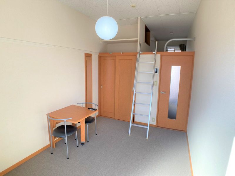 レオパレスコンパル唐湊壱番館 居間