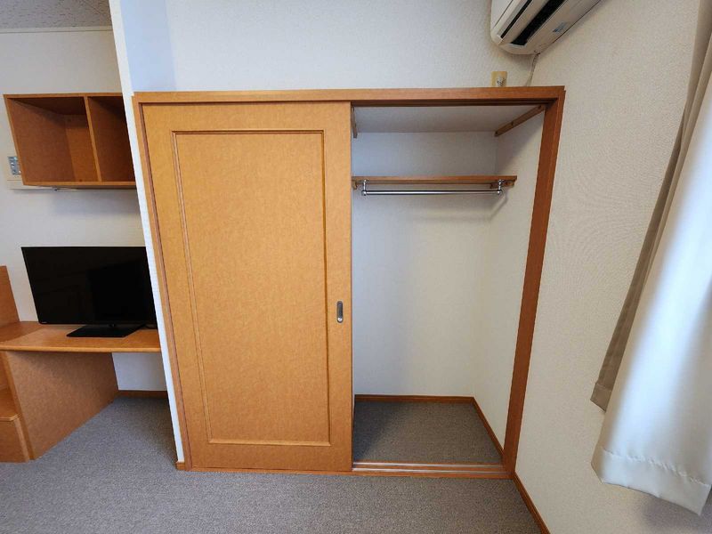 レオパレスヴェルデ 収納