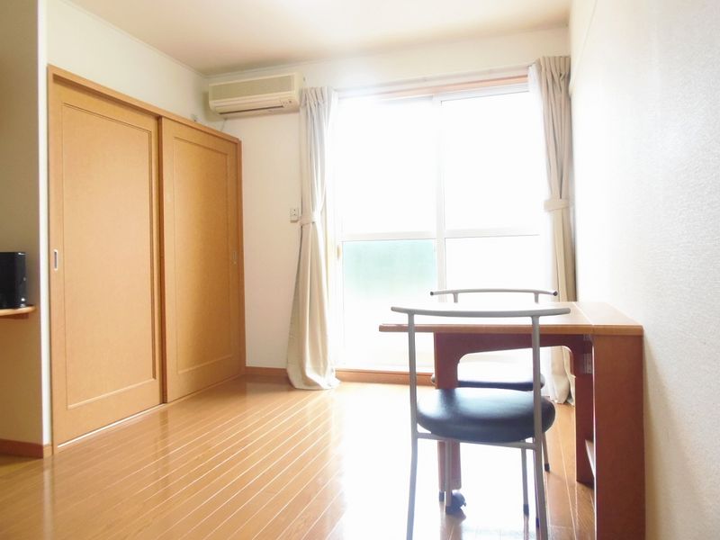 レオパレスピュア 居間