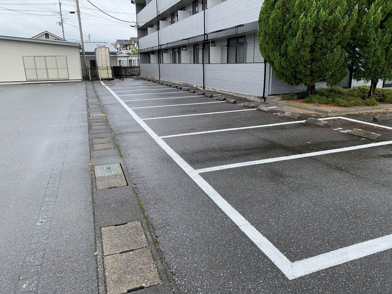 レオパレスソフィア 駐車場