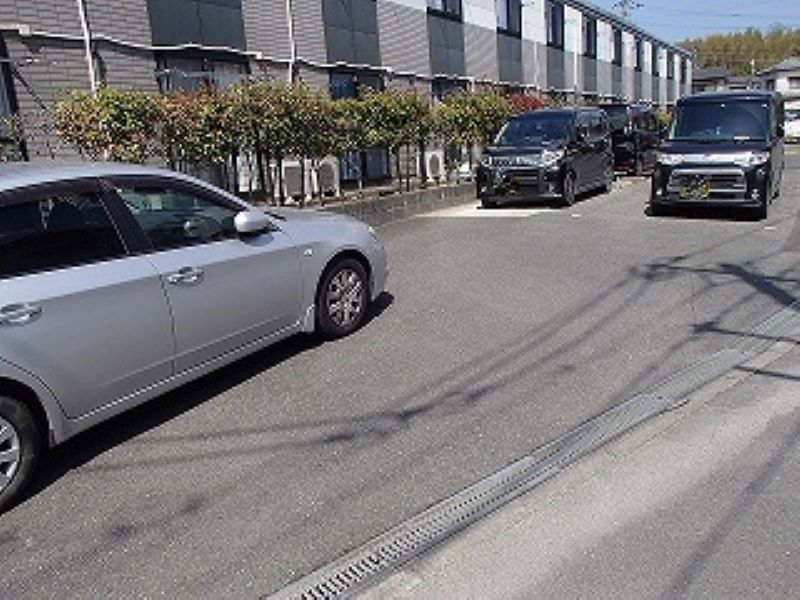 レオパレスグレイス上津 駐車場