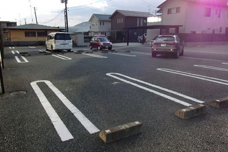 レオパレスＴＳＵＫＡＤＡ 駐車場