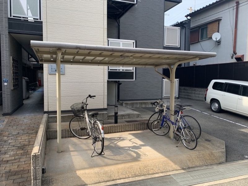レオパレスル　コントワールⅥ 駐車場