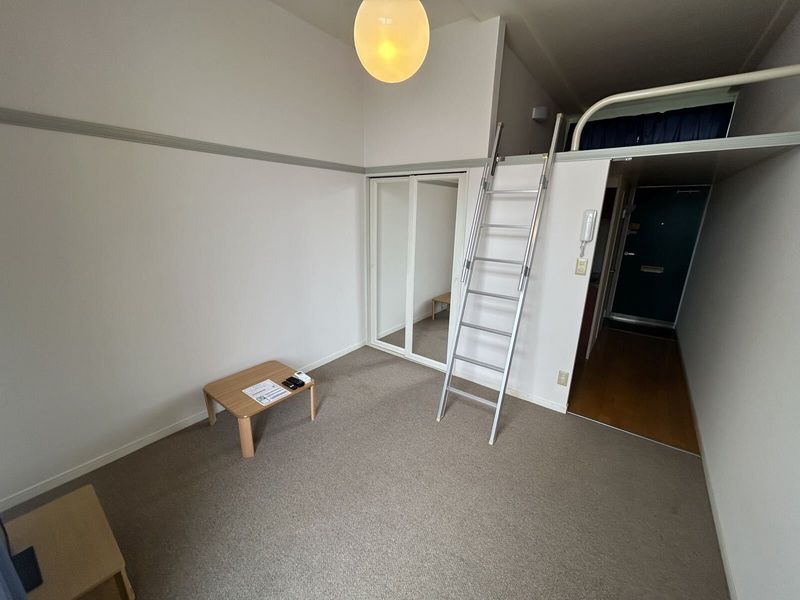 レオパレスコメット 居間