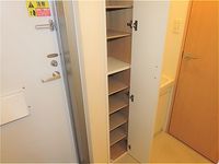 レオパレスリュミエール 玄関