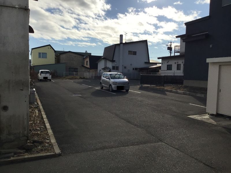 レオパレス若松町 駐車場