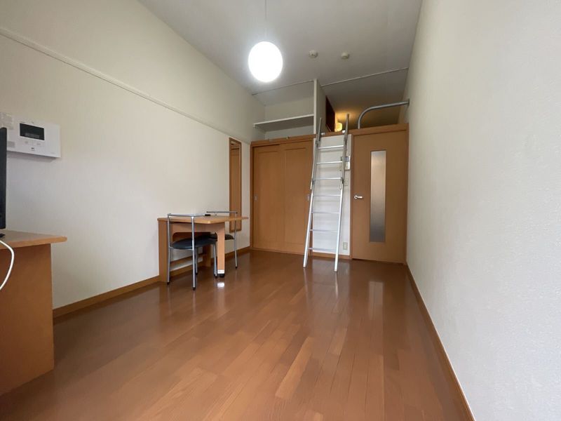 レオパレスグレイト 居間