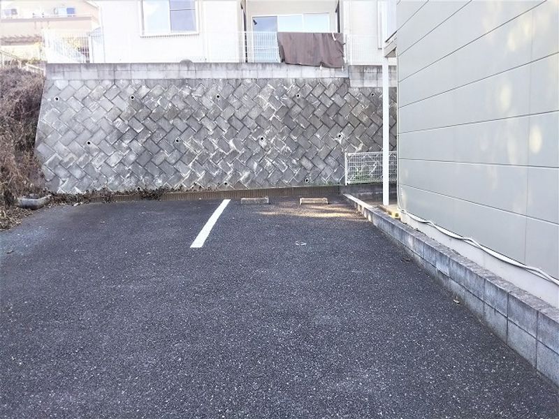 レオパレスフォレ 駐車場