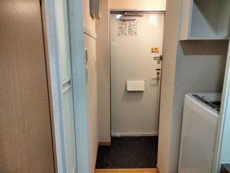 レオパレス西本郷 玄関