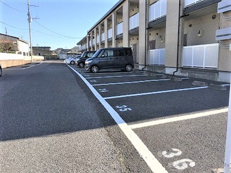 レオパレスアークハイムⅡ 駐車場