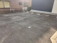 レオネクスト学園前ヒルズ 駐車場