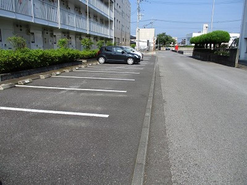 レオパレスパラッツォ 駐車場