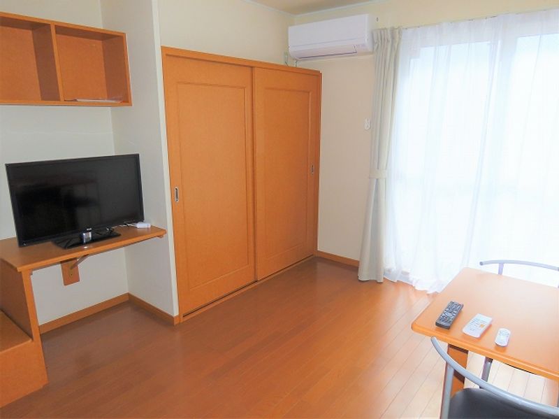 レオパレスコンフォルタブル５１ 居間