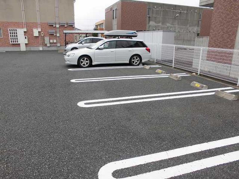 レオネクストアメニティテラス 駐車場