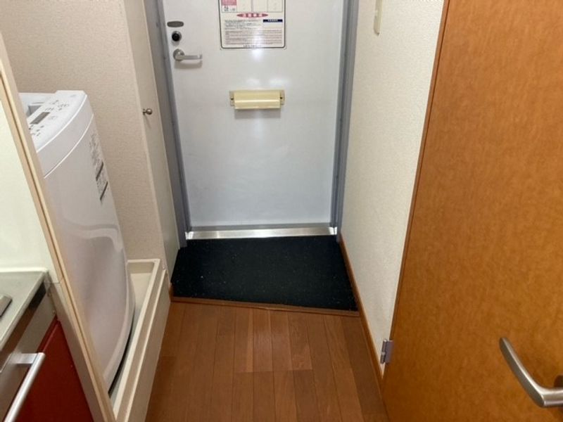レオパレスイースト 玄関
