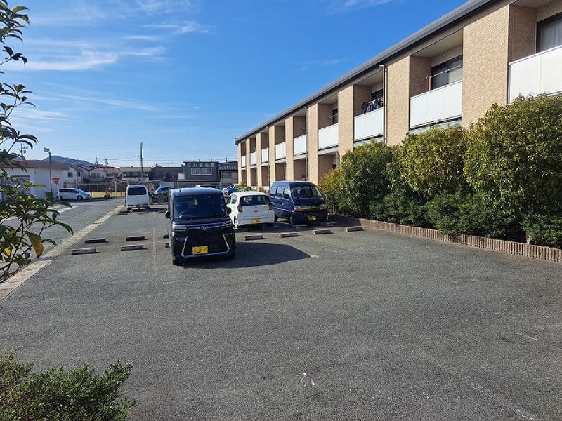 レオパレスＨＩＲＯＳＨＩ 駐車場