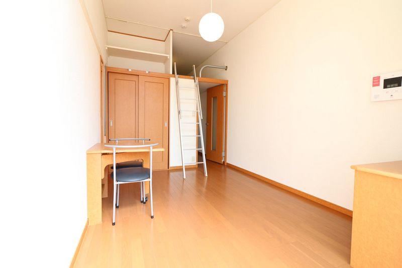 レオパレスサニーコート西村 居間