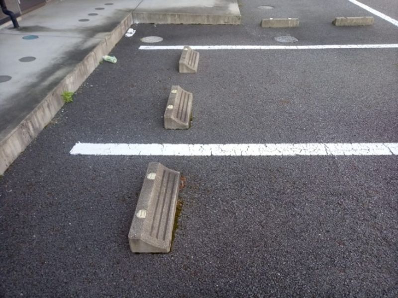レオパレスバローネⅡ 駐車場