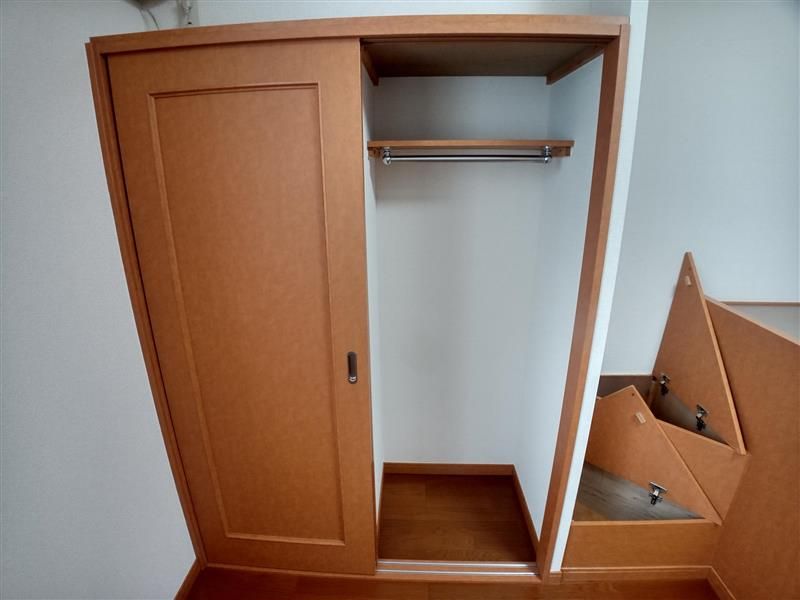 レオパレスメゾン津高 収納