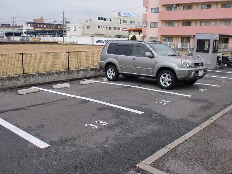 レオパレスＥａｓｔ　ａｕｋ　Ⅳ 駐車場
