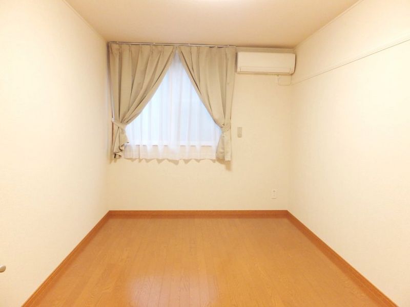 レオパレス松風ハイツ 居間
