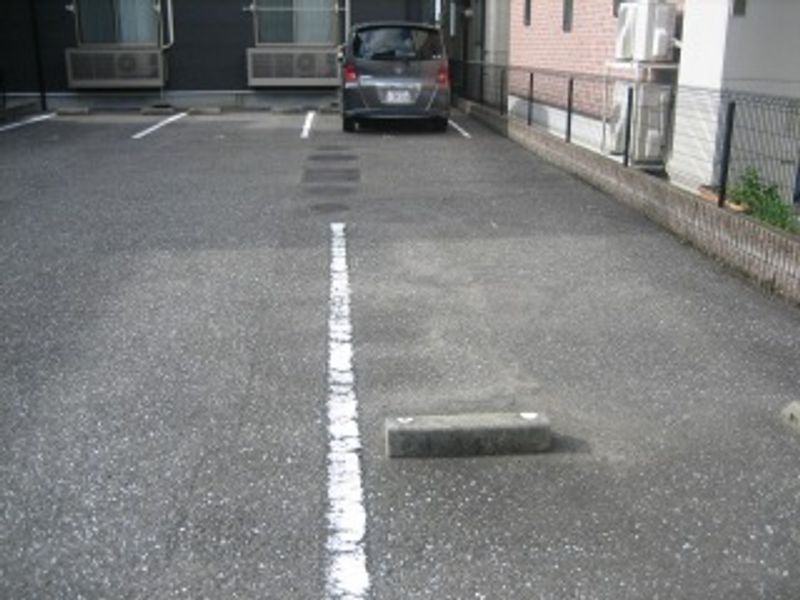 レオネクストＭＯＴＯＭＡＣＨＩ 駐車場