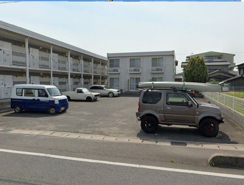 レオパレスサン 駐車場