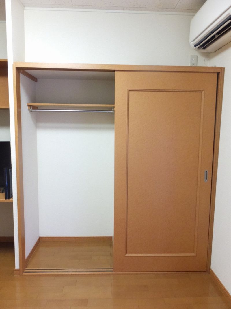 レオパレスエクレール 収納