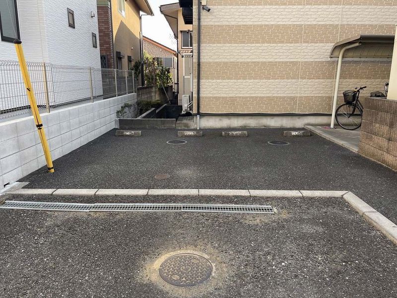 レオパレスエルミタージュ 駐車場
