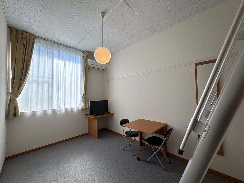 レオパレスＳＥＲＥＮＡⅢ 居間