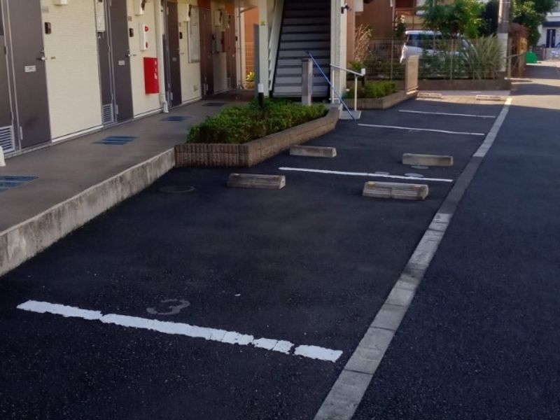 レオネクストユーカリ 駐車場