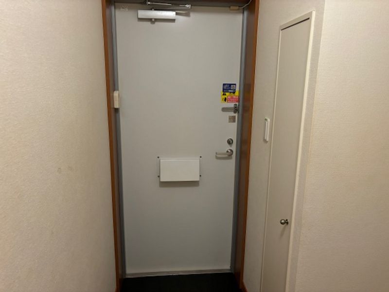 レオパレス和 玄関