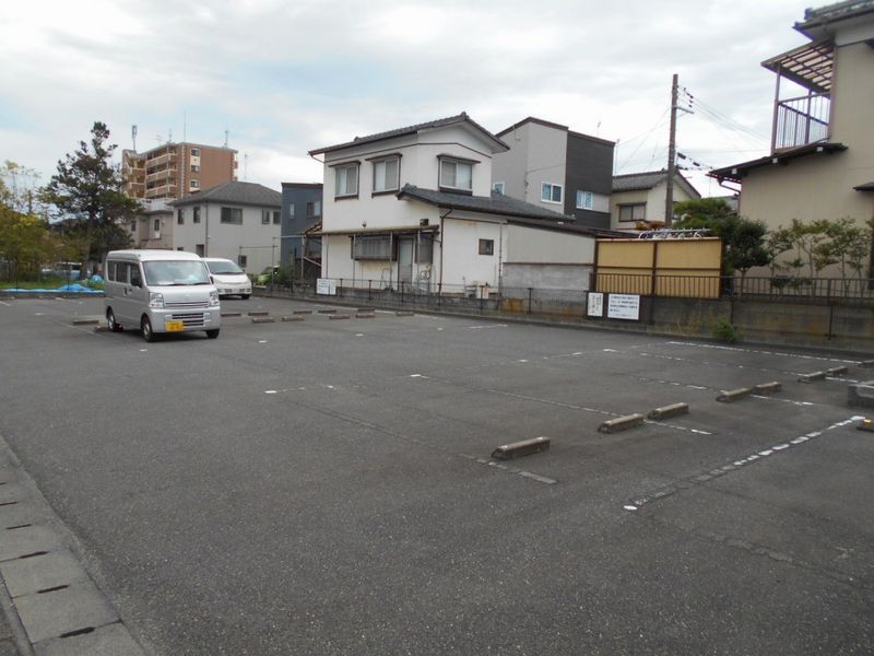 レオパレスディアコートポエム 駐車場