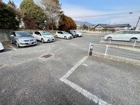 レオパレスりんごの木 駐車場