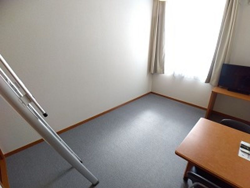 レオパレスフォレストビラ 居間