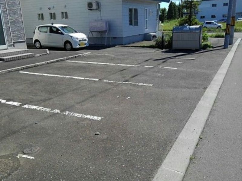 レオパレス岩見沢 駐車場
