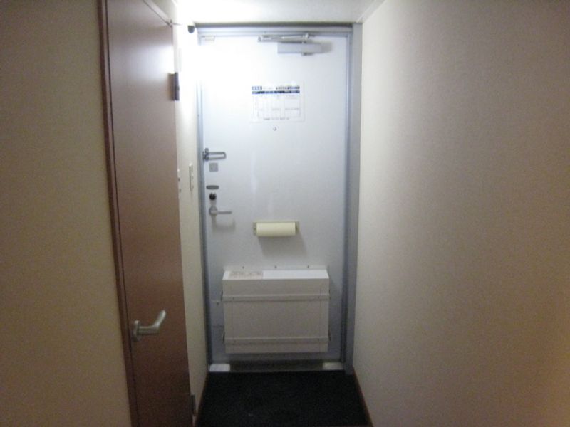 レオパレスタカラ　 玄関