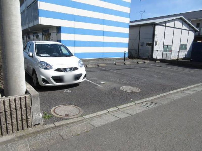 レオパレスリモーネⅡ 駐車場