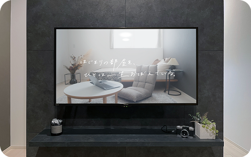 視聴角度を調整できる40インチの壁掛けテレビ