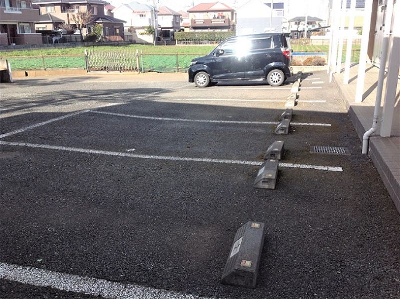 レオパレスピュア 駐車場
