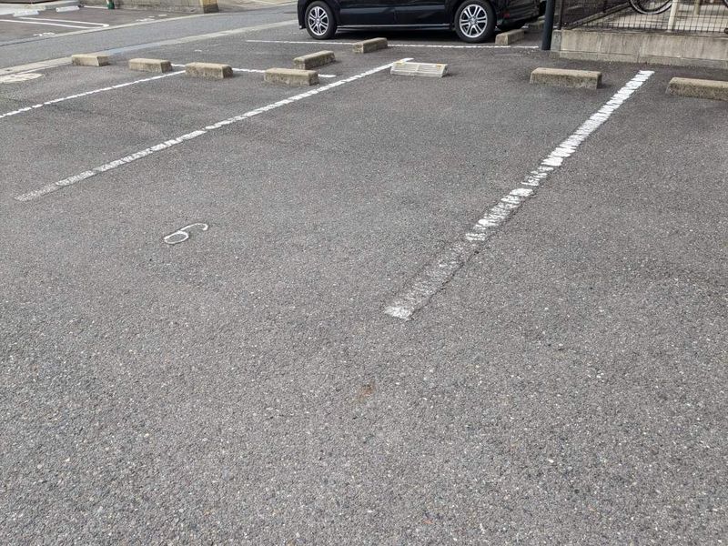 レオパレスＳ　ＣＯＵＲＴ 駐車場