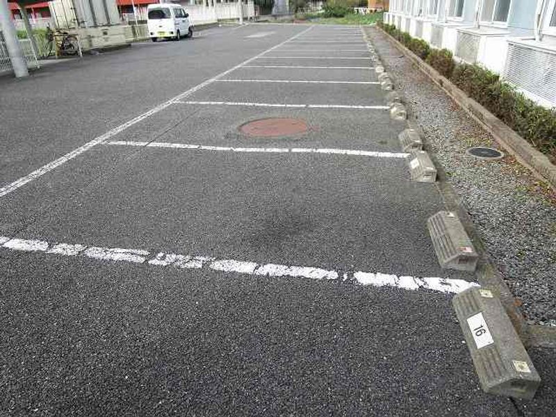 レオパレスセドナ 駐車場
