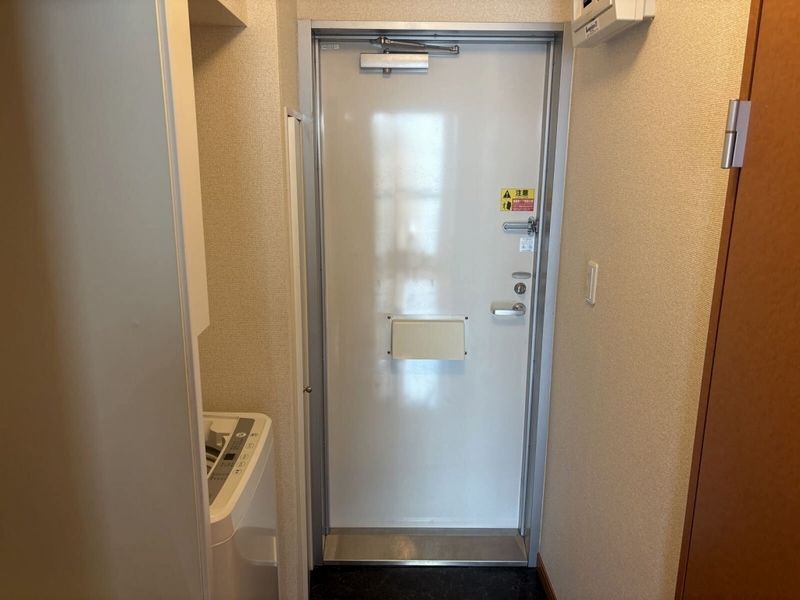 レオパレス関口 玄関