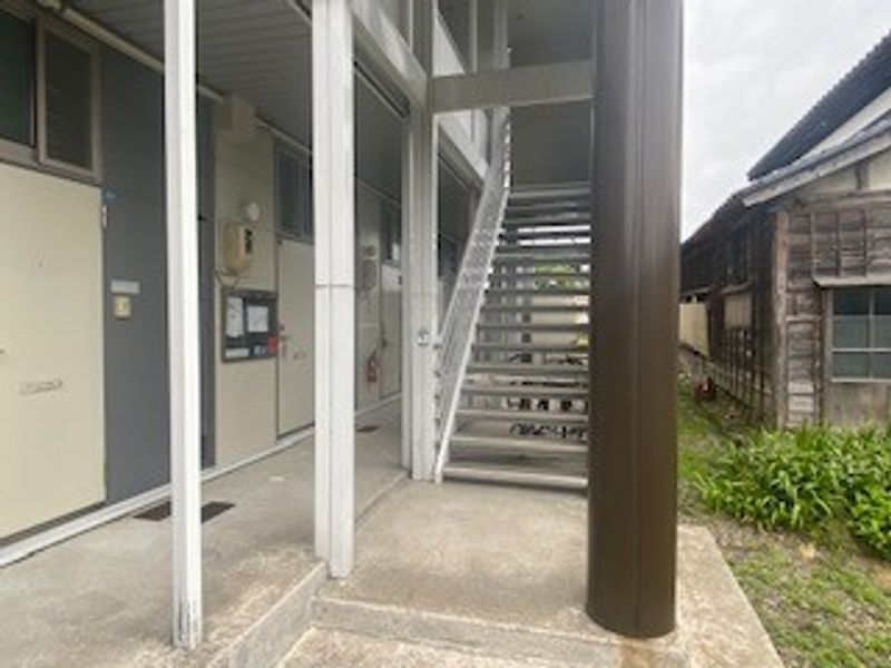 レオパレス椿 エントランス