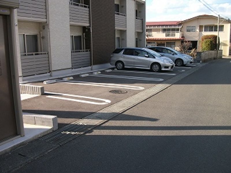 クレイノ里 駐車場