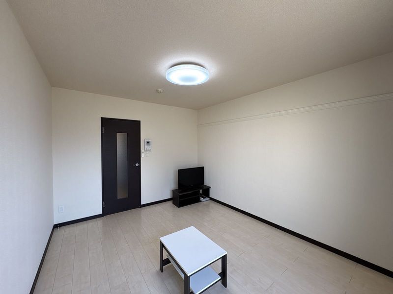 レオネクストライフ高坂 居間