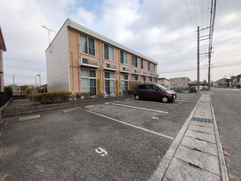 レオパレスグランサン 駐車場