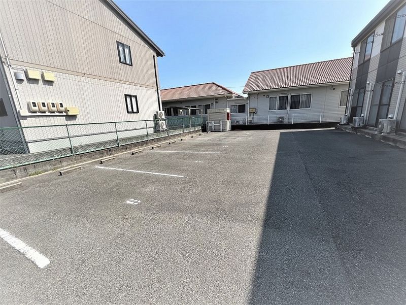 レオパレスメルベーユ 駐車場