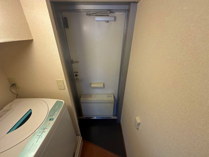 レオパレスソラーレ 玄関